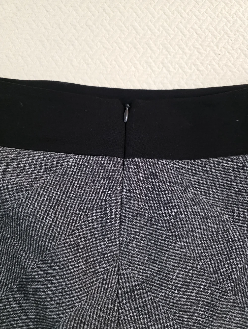 Antonio Melani Colorblock Slimming Pencil Skirt - Gray & Black - Size 8